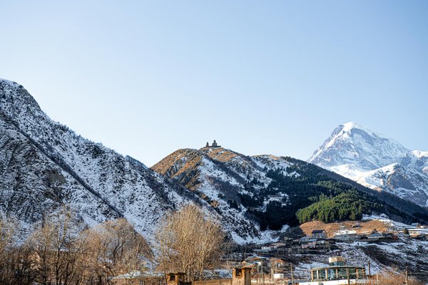 Où faire de la randonnée à travers les montagnes du Caucase en Géorgie?
